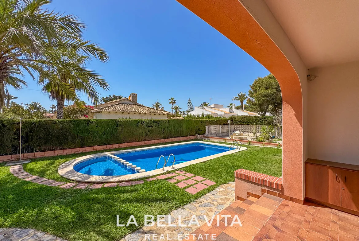 4 bedroom Beach House with private pool for sale in Cabo Roig, Orihuela Costa, Alicante