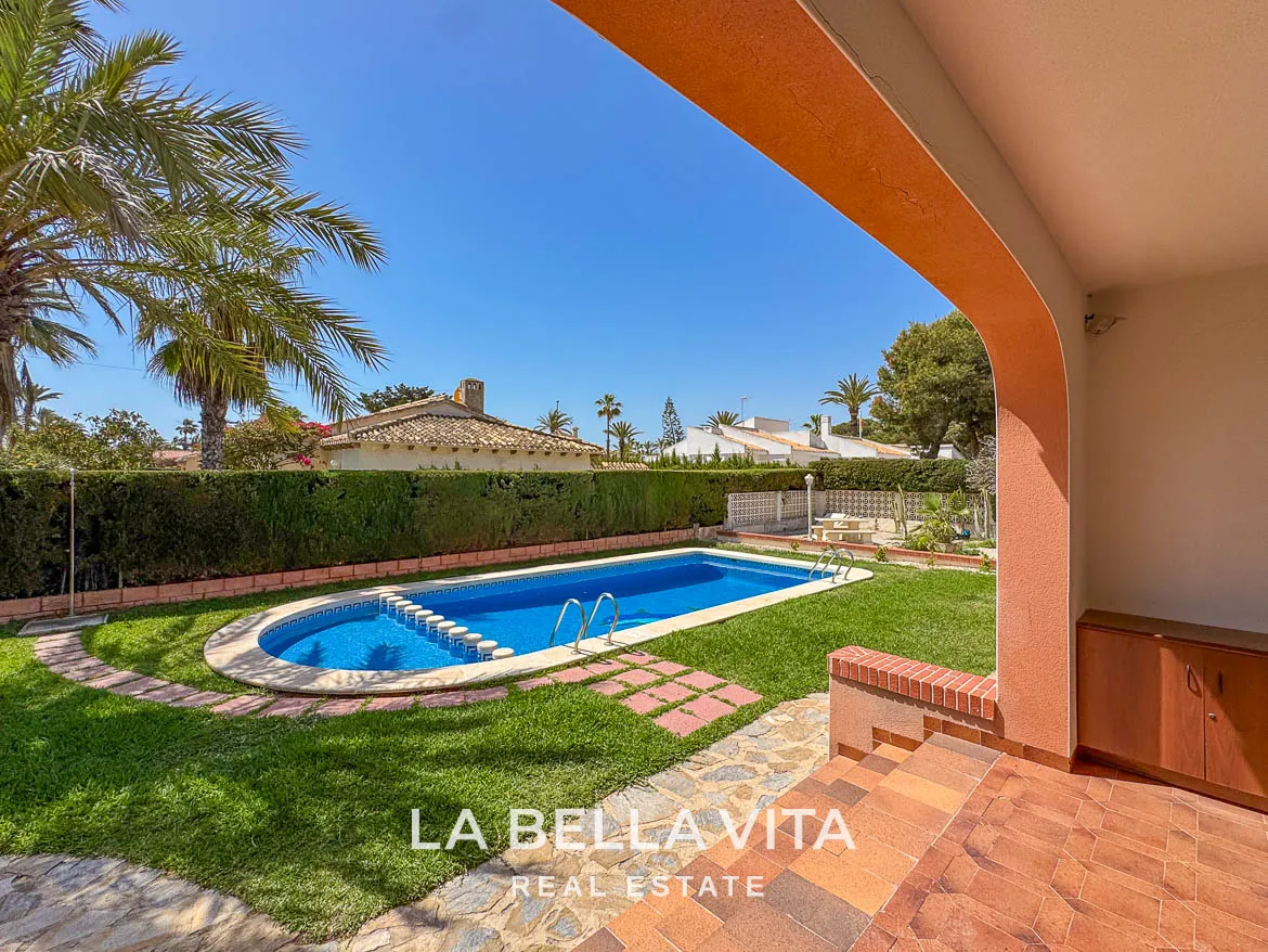 4 bedroom Beach House with private pool for sale in Cabo Roig, Orihuela Costa, Alicante