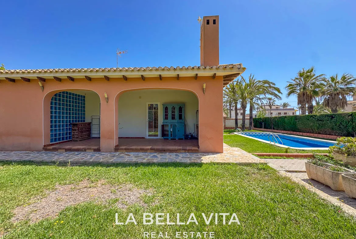 4 bedroom Beach House with private pool for sale in Cabo Roig, Orihuela Costa, Alicante