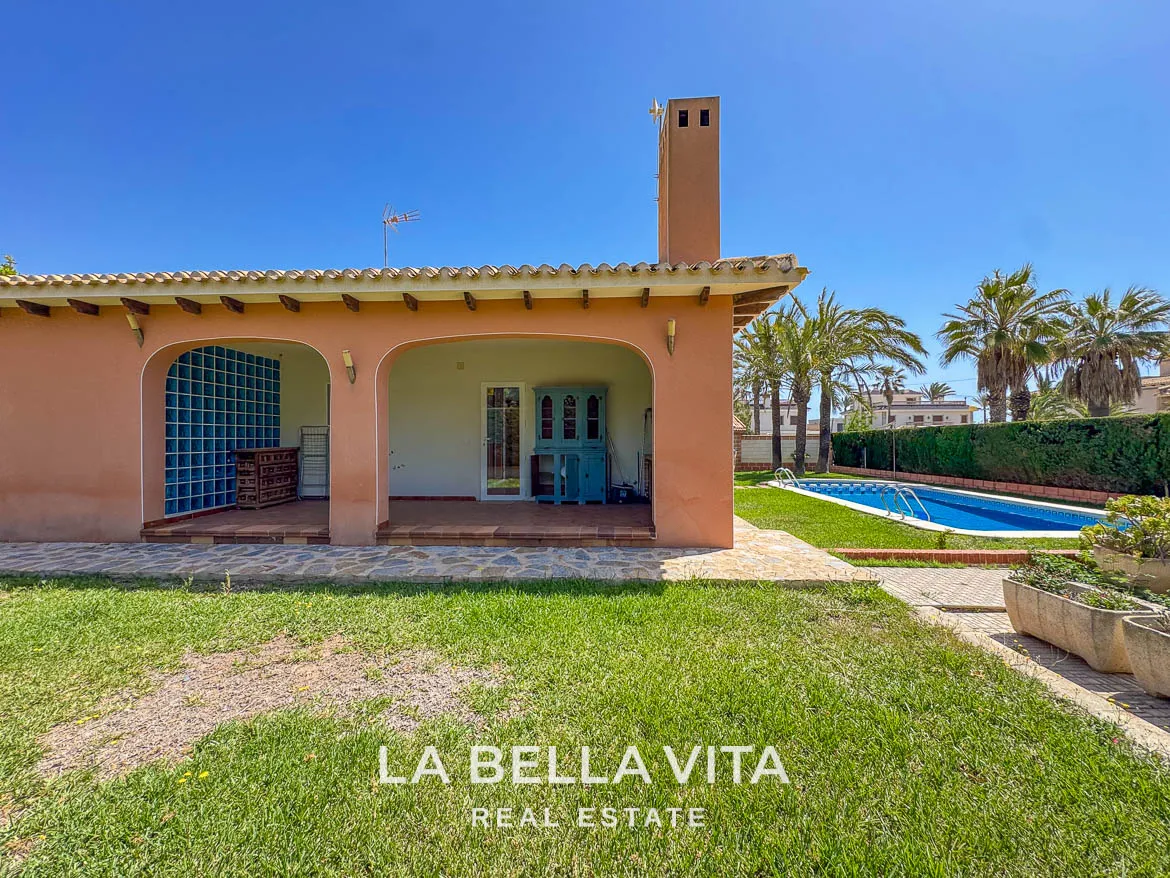 4 bedroom Beach House with private pool for sale in Cabo Roig, Orihuela Costa, Alicante