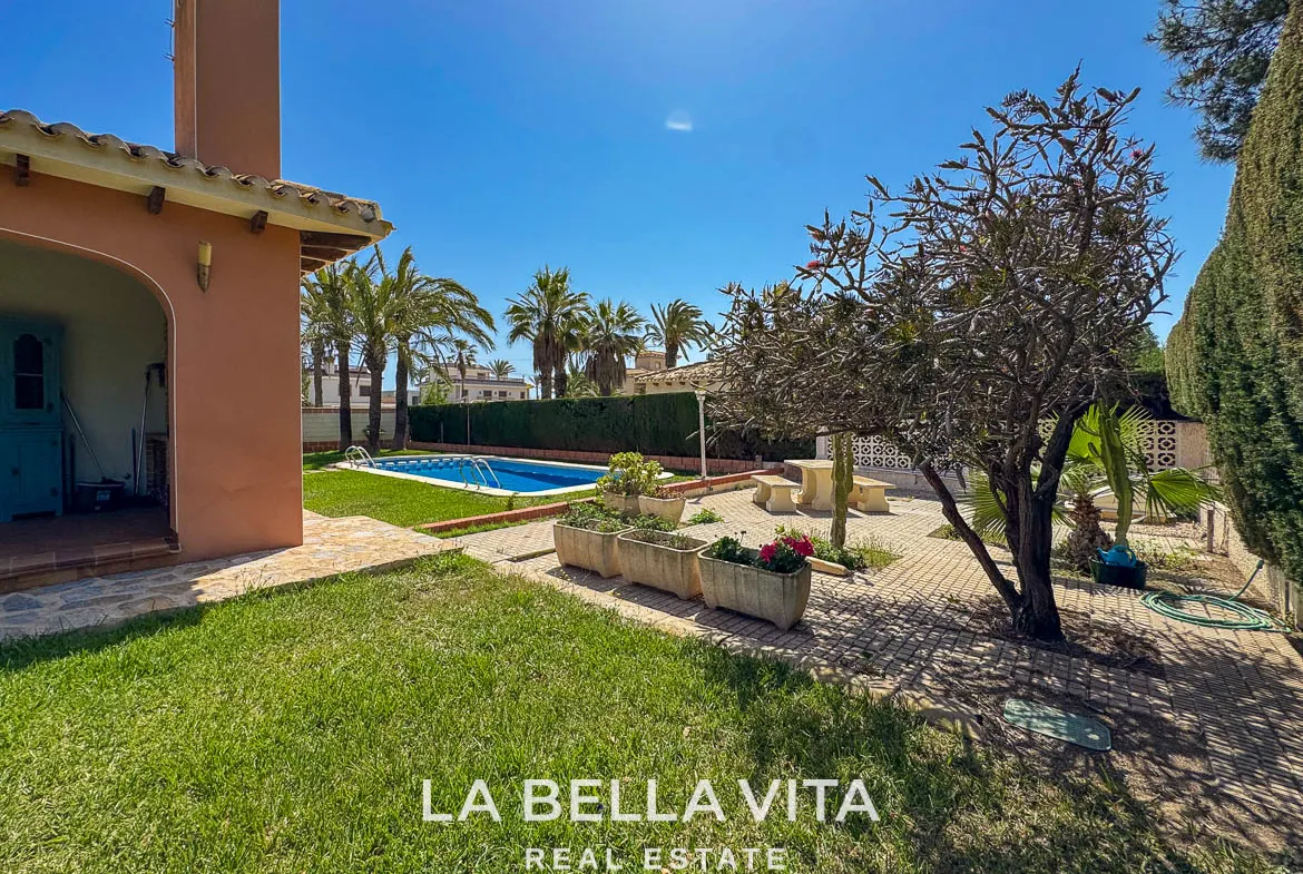 4 bedroom Beach House with private pool for sale in Cabo Roig, Orihuela Costa, Alicante