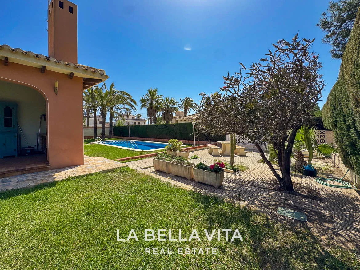 4 bedroom Beach House with private pool for sale in Cabo Roig, Orihuela Costa, Alicante