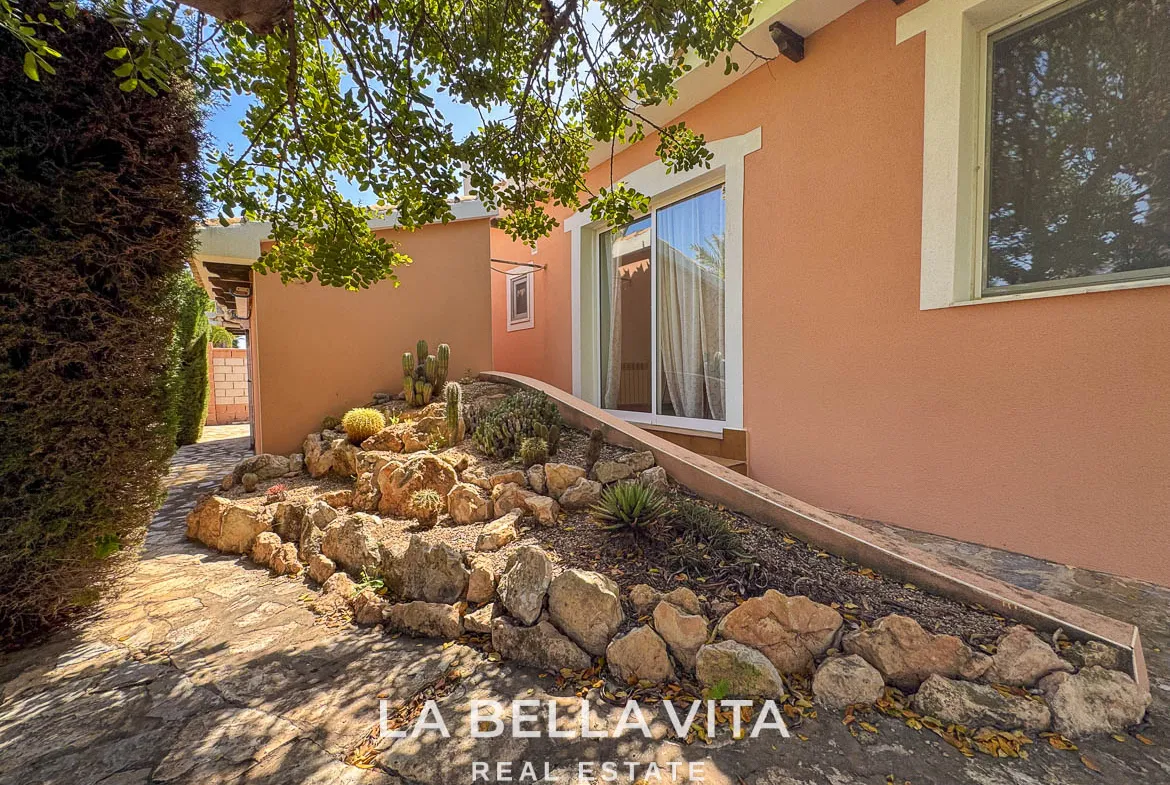 4 bedroom Beach House with private pool for sale in Cabo Roig, Orihuela Costa, Alicante