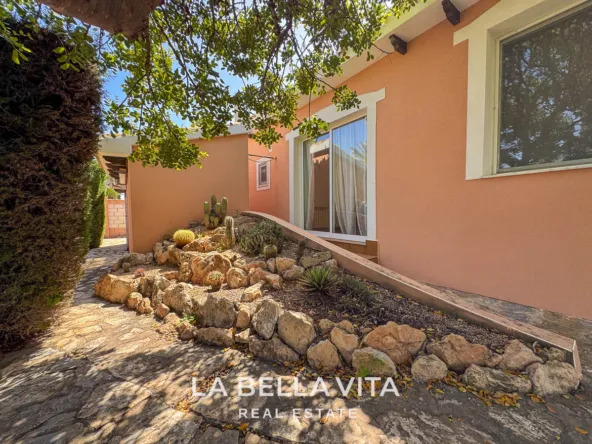 4 bedroom Beach House with private pool for sale in Cabo Roig, Orihuela Costa, Alicante