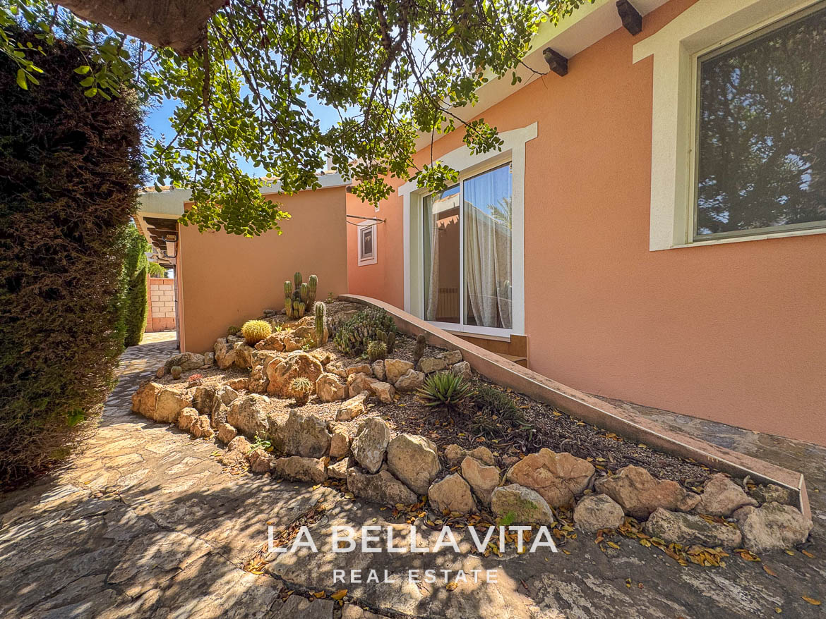 4 bedroom Beach House with private pool for sale in Cabo Roig, Orihuela Costa, Alicante