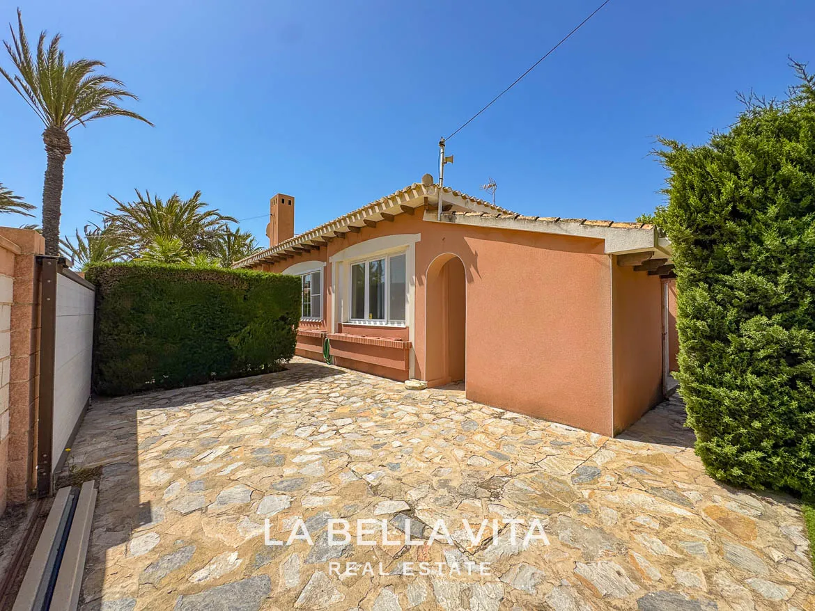 4 bedroom Beach House with private pool for sale in Cabo Roig, Orihuela Costa, Alicante