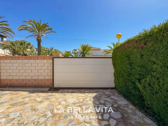 4 bedroom Beach House with private pool for sale in Cabo Roig, Orihuela Costa, Alicante