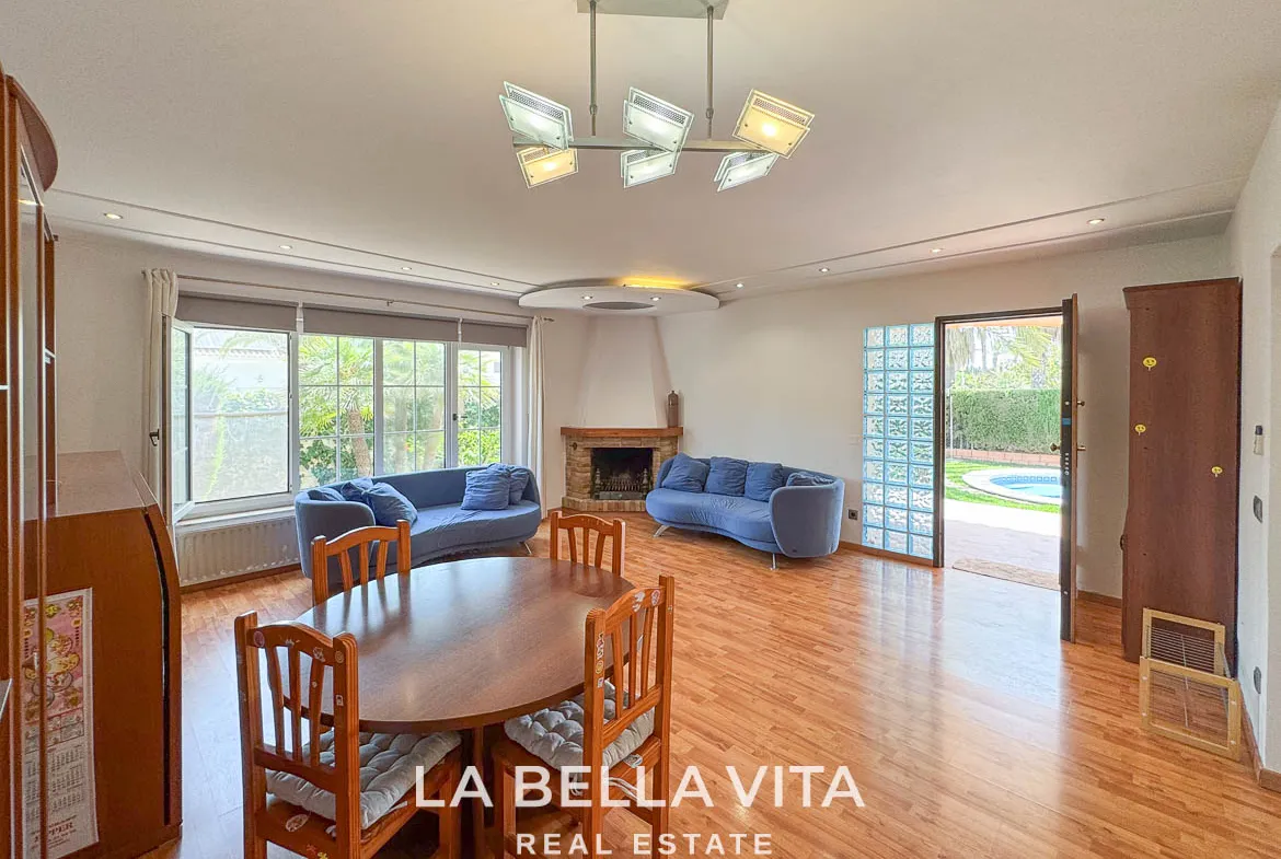 4 bedroom Beach House with private pool for sale in Cabo Roig, Orihuela Costa, Alicante