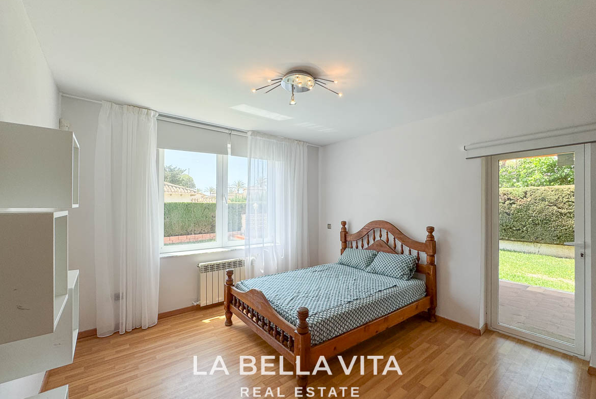 4 bedroom Beach House with private pool for sale in Cabo Roig, Orihuela Costa