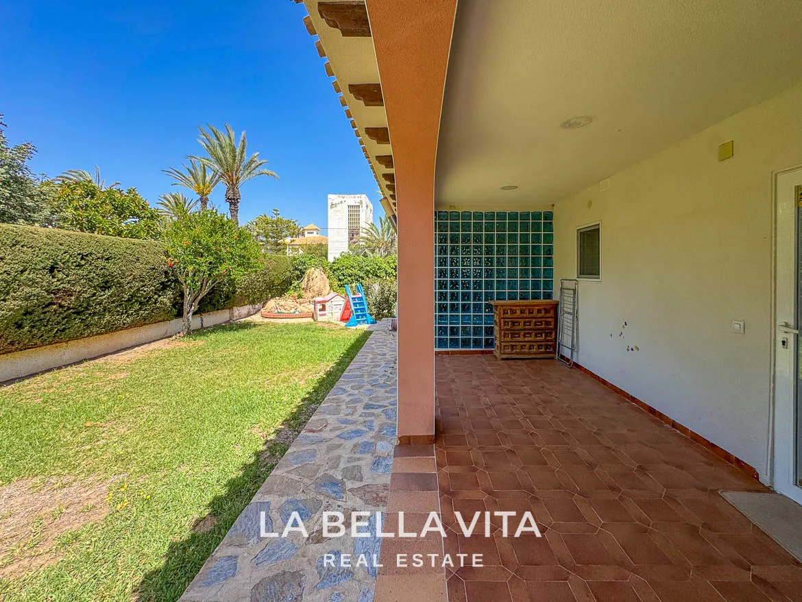 4 bedroom Beach House with private pool for sale in Cabo Roig, Orihuela Costa
