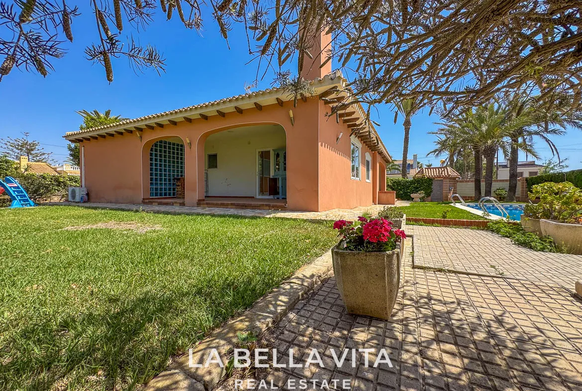 4 bedroom Beach House with private pool for sale in Cabo Roig, Orihuela Costa