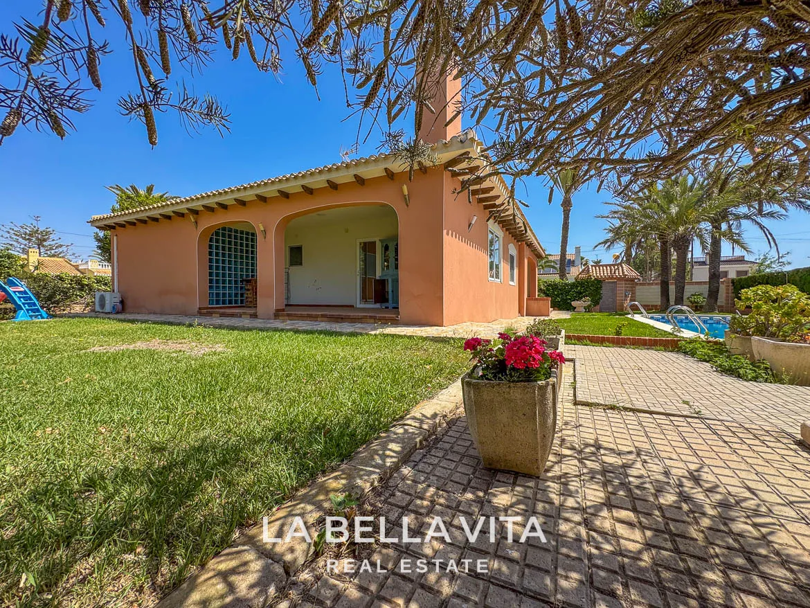 4 bedroom Beach House with private pool for sale in Cabo Roig, Orihuela Costa