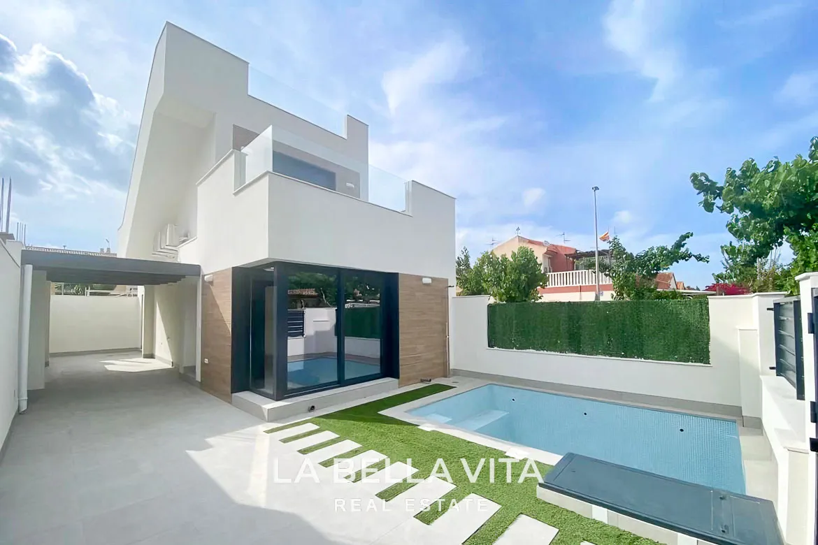 Cheap New Build Villa with private pool for sale in Los Alcazares, Murcia