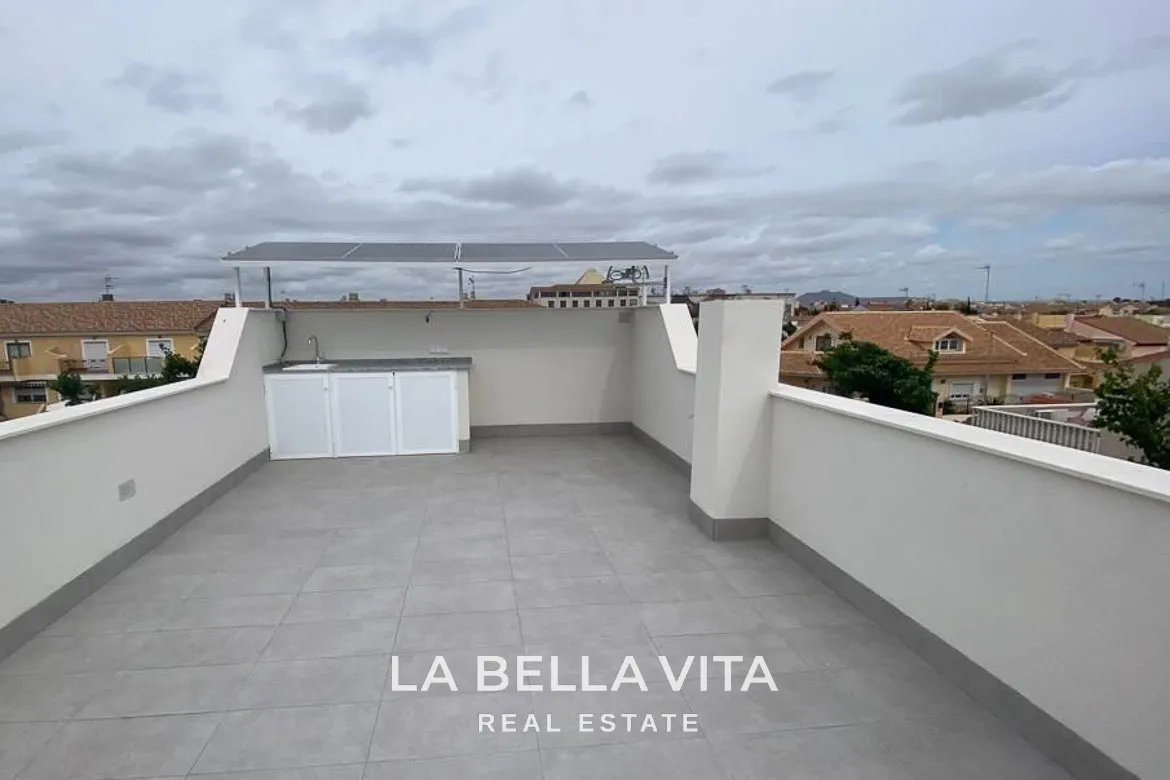 Cheap New Build Villa with private pool for sale in Los Alcazares, Murcia