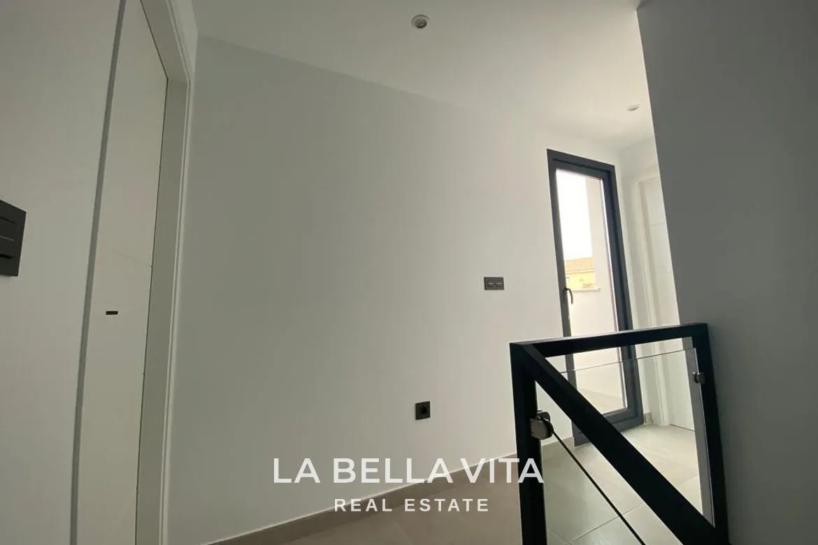 Cheap New Build Villa with private pool for sale in Los Alcazares, Murcia