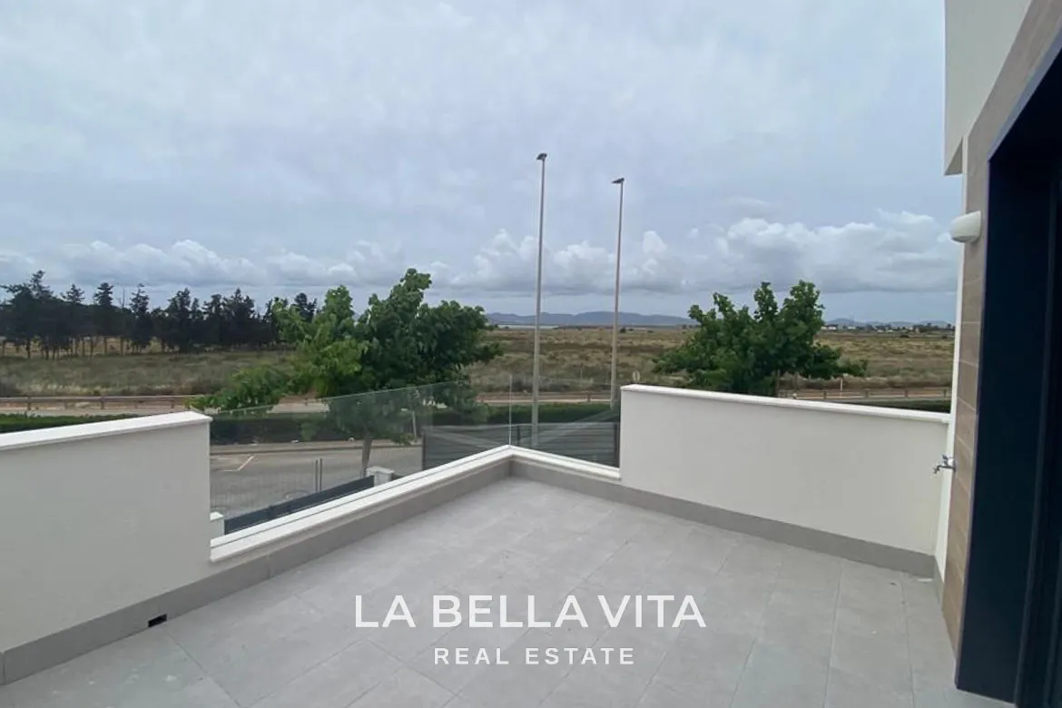 Cheap New Build Villa with private pool for sale in Los Alcazares, Murcia