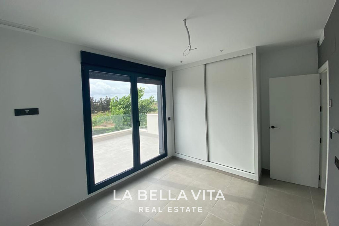 Cheap New Build Villa with private pool for sale in Los Alcazares, Murcia