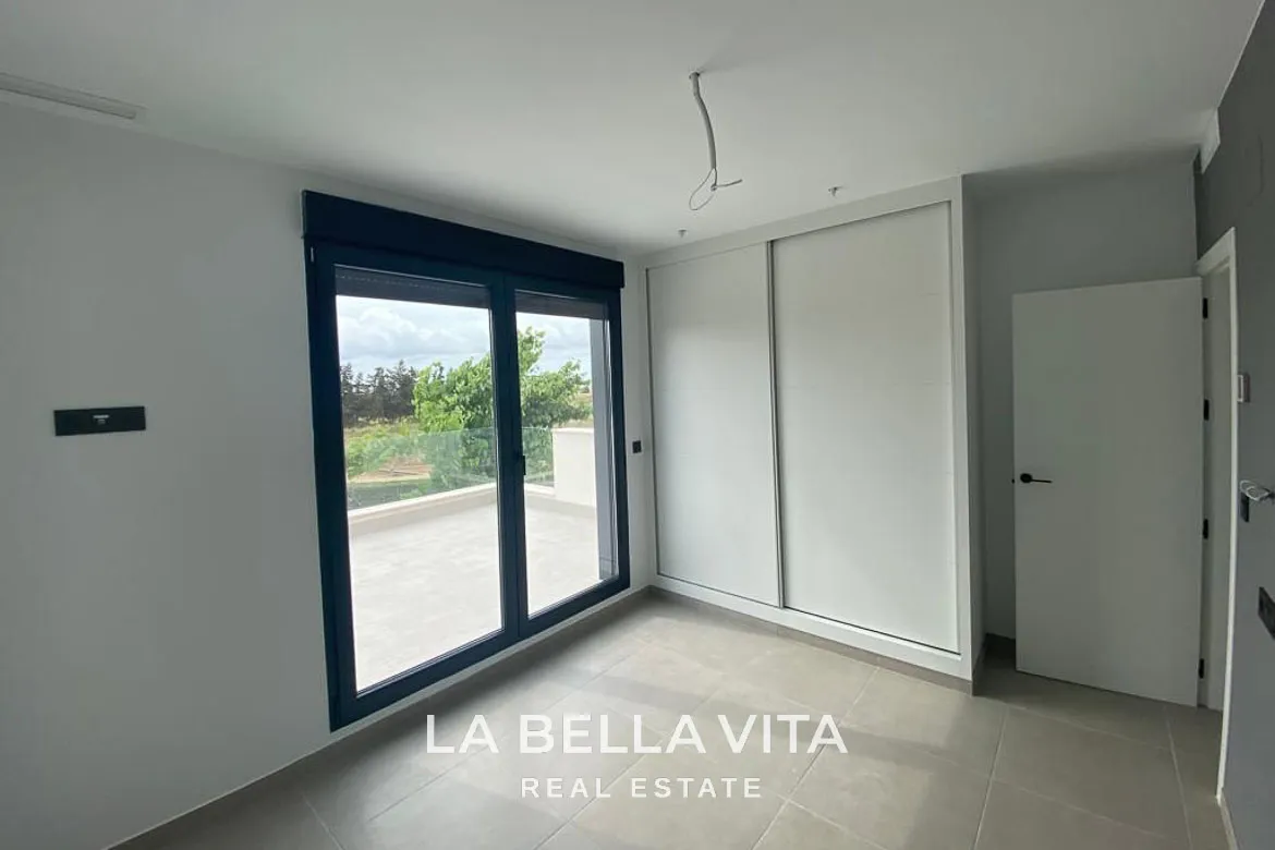 Cheap New Build Villa with private pool for sale in Los Alcazares, Murcia