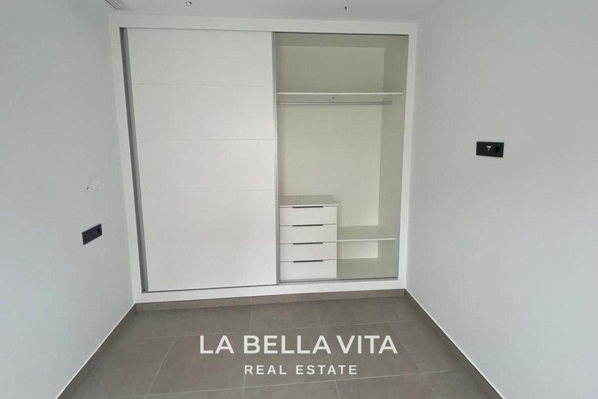 Cheap Villa for Sale in Los Alcázares – Private Pool, Rooftop Solarium & Modern Design Near the Beach