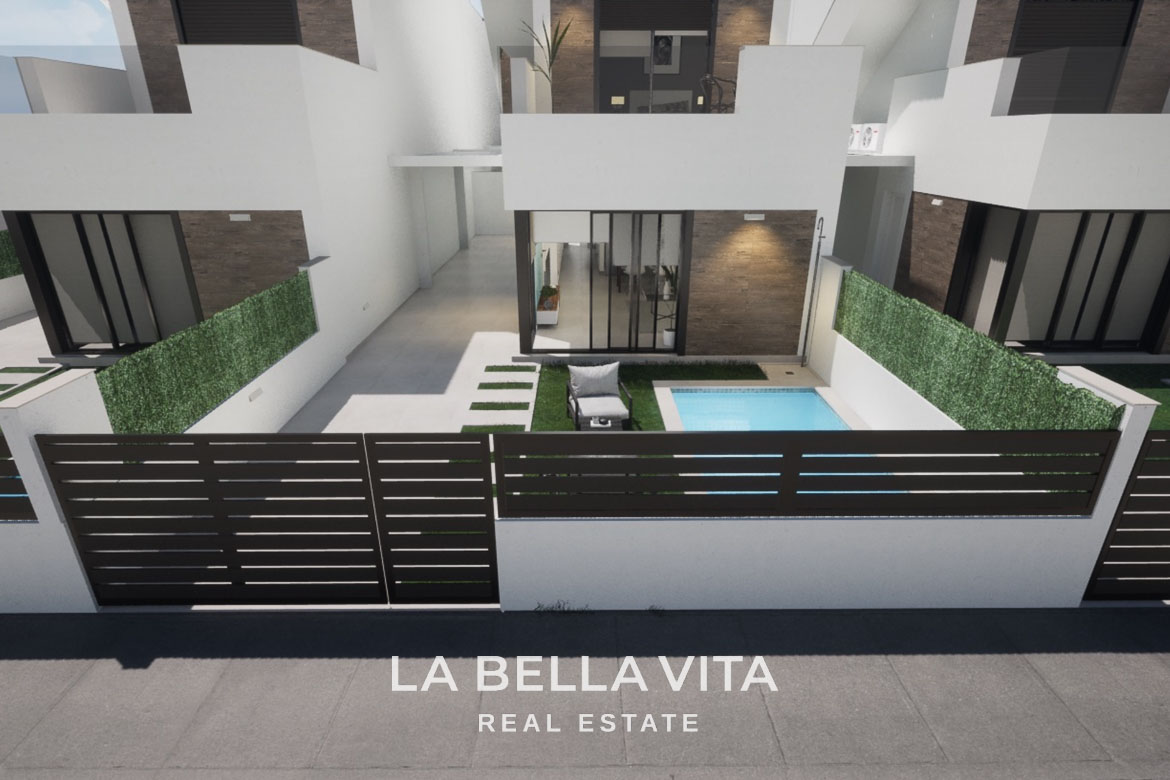 Cheap Villa for Sale in Los Alcázares – Private Pool, Rooftop Solarium & Modern Design Near the Beach