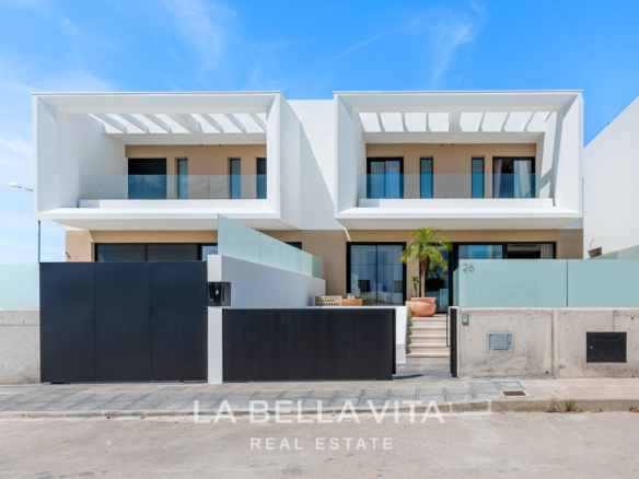 Modern New Build Properties with Pool and Basement for Sale in Dolores, Alicante