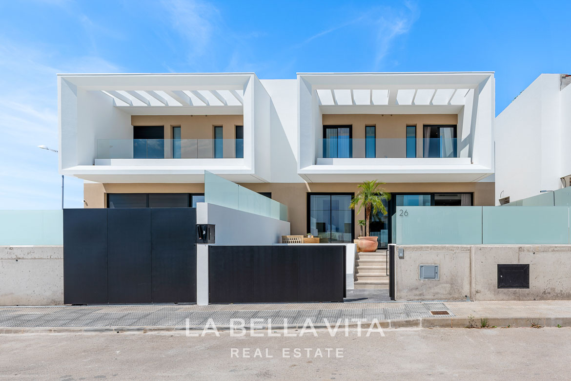 Modern New Build Properties with Pool and Basement for Sale in Dolores, Alicante