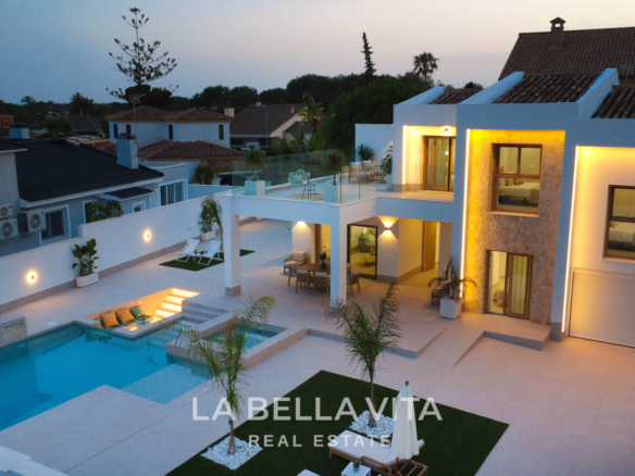 New Build Villa for sale in Campoamor, Orihuela Costa — Luxury Living Just 800 m from the Beach, with private pool and garage