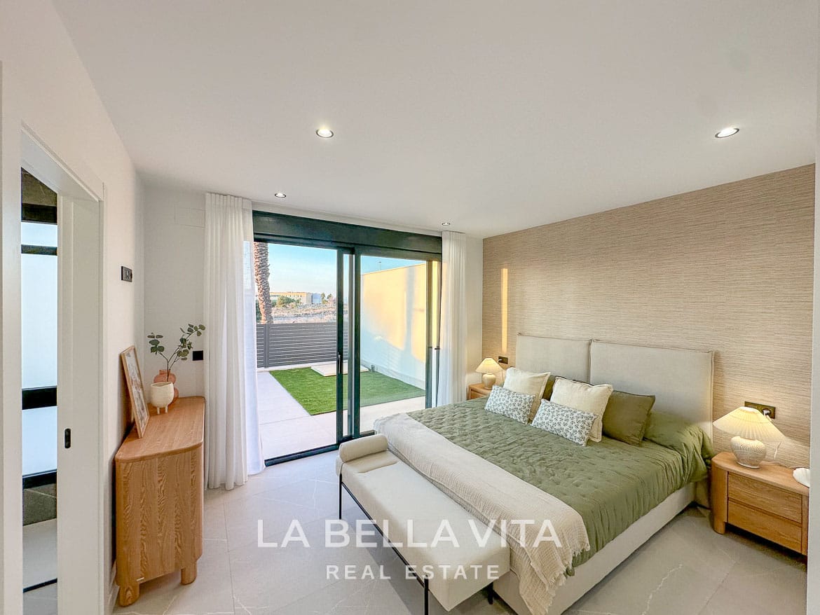 New Build Villas with Private Pool and Basement for sale n Torrevieja