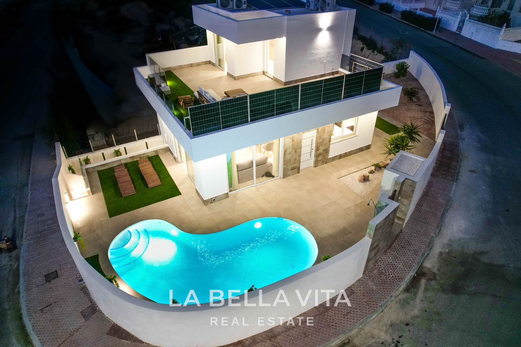 Modern corner Villa with private pool for sale in La Marquesa Golf, Ciudad Quesada, Alicante