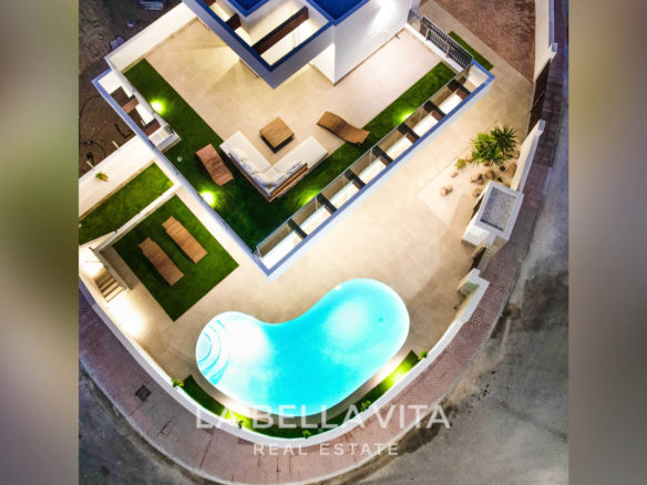 Modern corner Villa with private pool for sale in La Marquesa Golf, Ciudad Quesada, Alicante