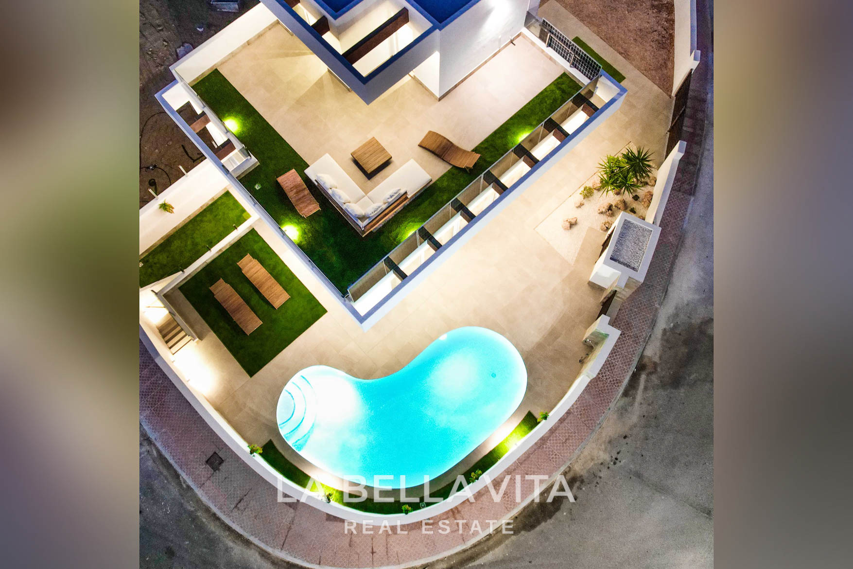 Modern corner Villa with private pool for sale in La Marquesa Golf, Ciudad Quesada, Alicante