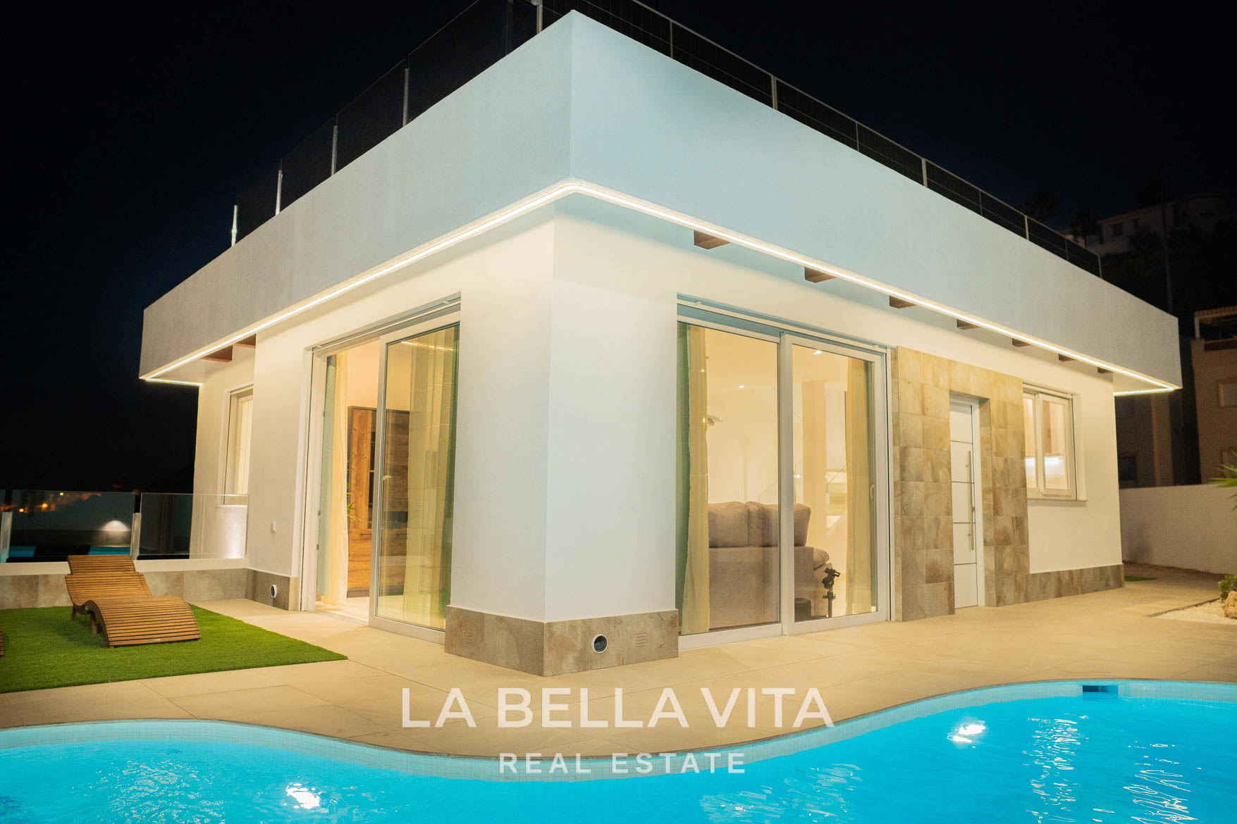 Modern corner Villa with private pool for sale in La Marquesa Golf, Ciudad Quesada, Alicante