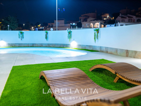 Modern corner Villa with private pool for sale in La Marquesa Golf, Ciudad Quesada, Alicante