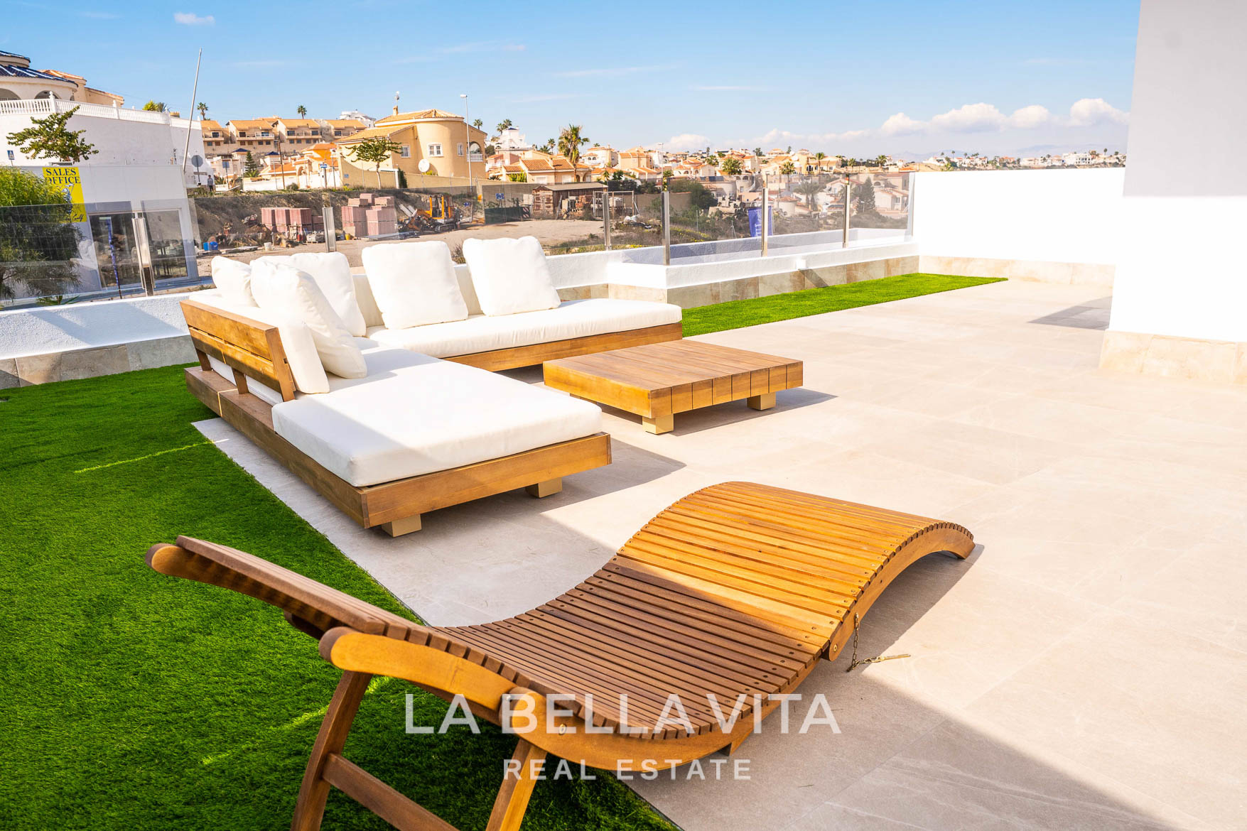 Modern corner Villa with private pool for sale in La Marquesa Golf, Ciudad Quesada, Alicante