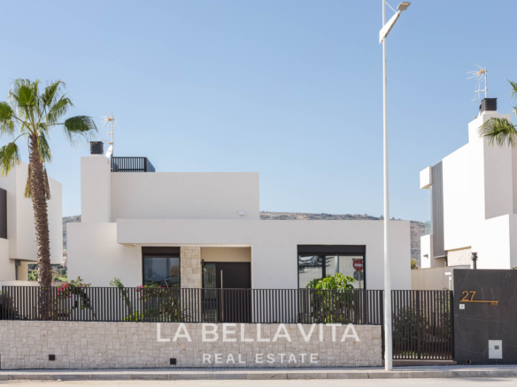 New Build Luxury Frontline Golf Villa for sale La Finca Golf, Algorfa – Private Pool, Underground Garage