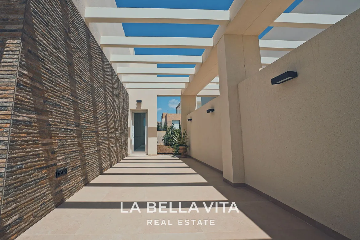 New Build Luxury Villa with private pool for sale in La Finca Golf, Algorfa