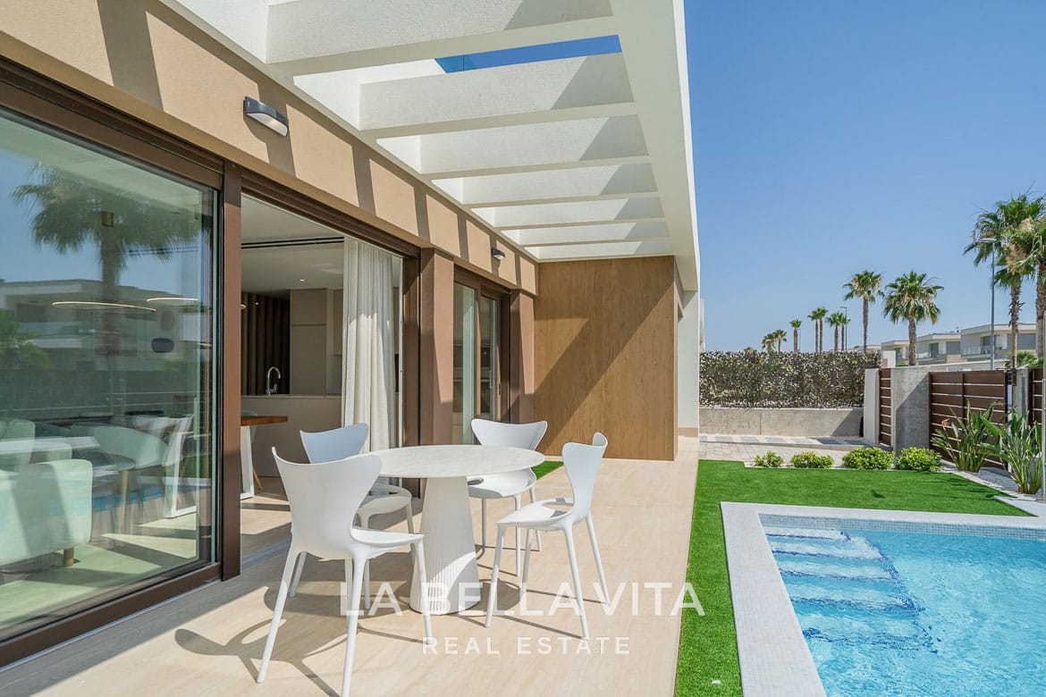 New Build Single Storey Villas with private pools for sale in Vistabella Golf