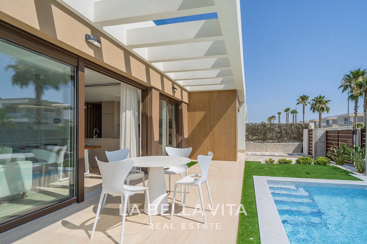 New Build Single Storey Villas with private pools for sale in Vistabella Golf