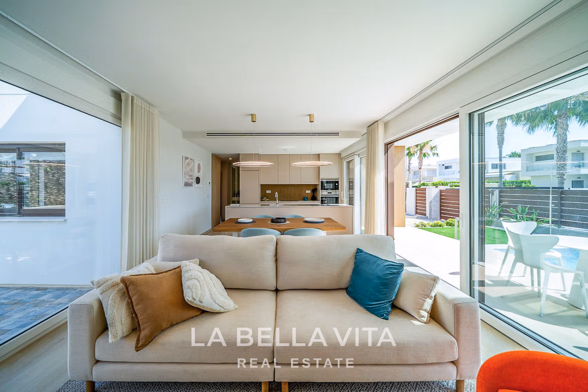 New Build Single Storey Villas with private pools for sale in Vistabella Golf