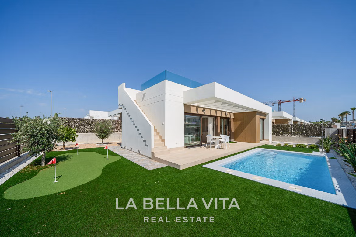 Nybyggt Single Storey Villas med privat pools till salu i Vistabella Golf