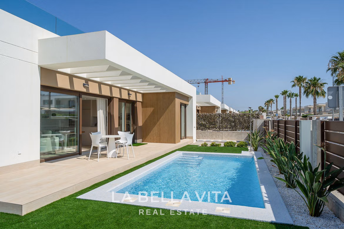 New Build Single Storey Villas with private pools for sale in Vistabella Golf