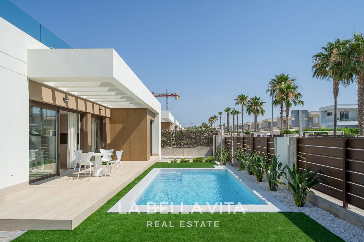 New Build Single Storey Villas with private pools for sale in Vistabella Golf