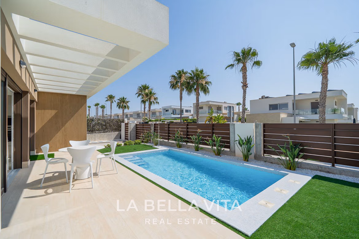 New Build Single Storey Villas with private pools for sale in Vistabella Golf