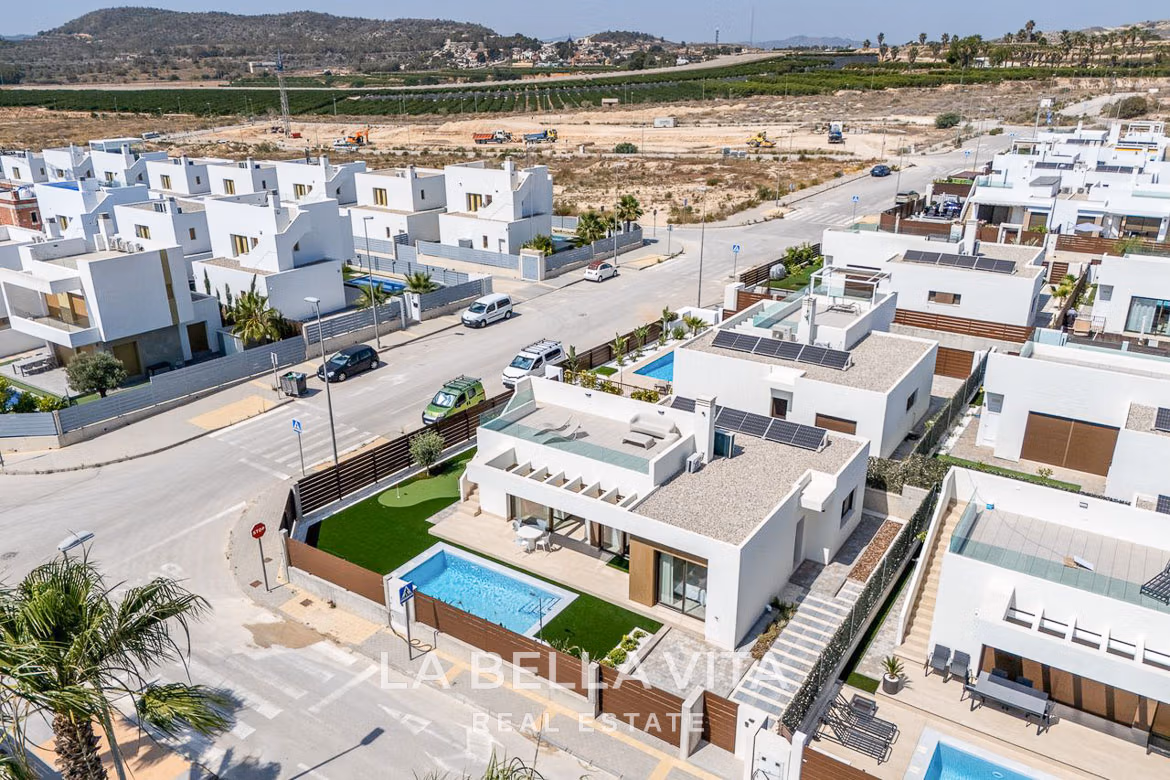 New Build Single Storey Villas with private pools for sale in Vistabella Golf