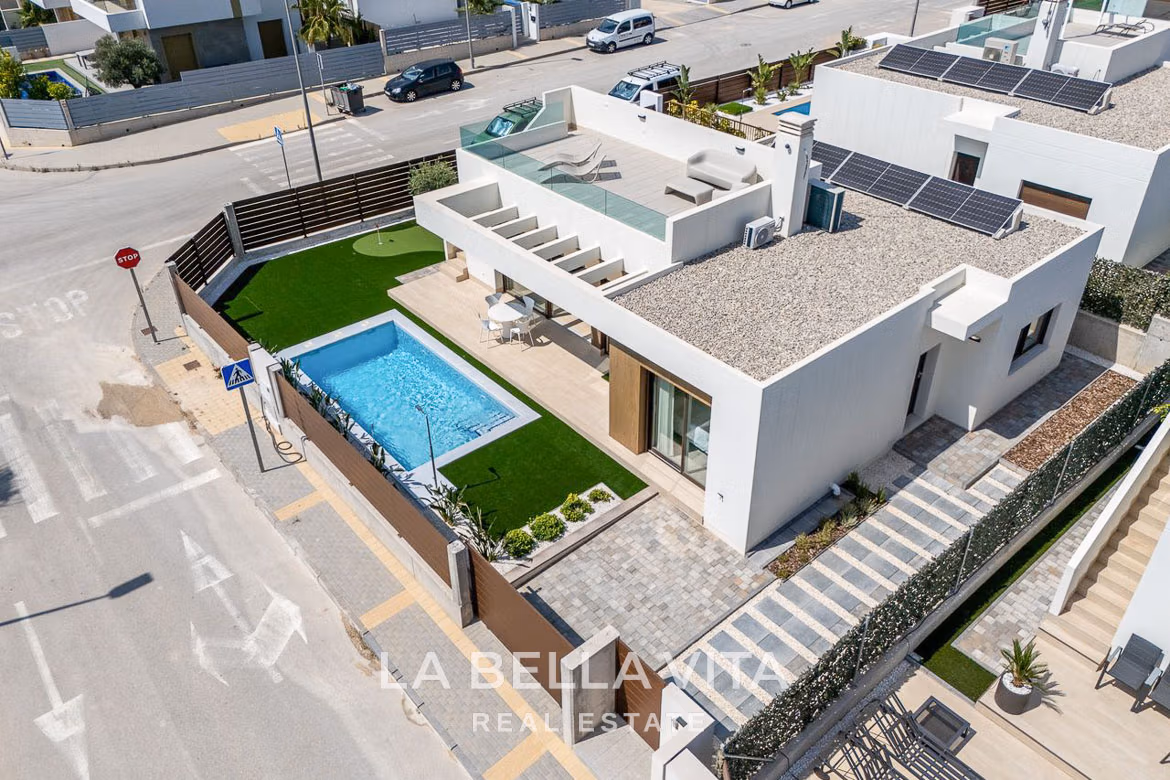 New Build Single Storey Villas with private pools for sale in Vistabella Golf