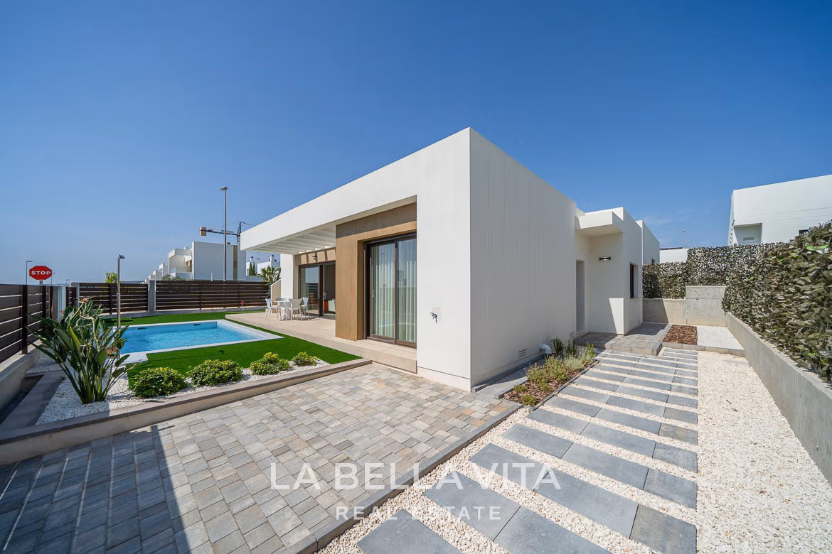 New Build Single Storey Villas with private pools for sale in Vistabella Golf
