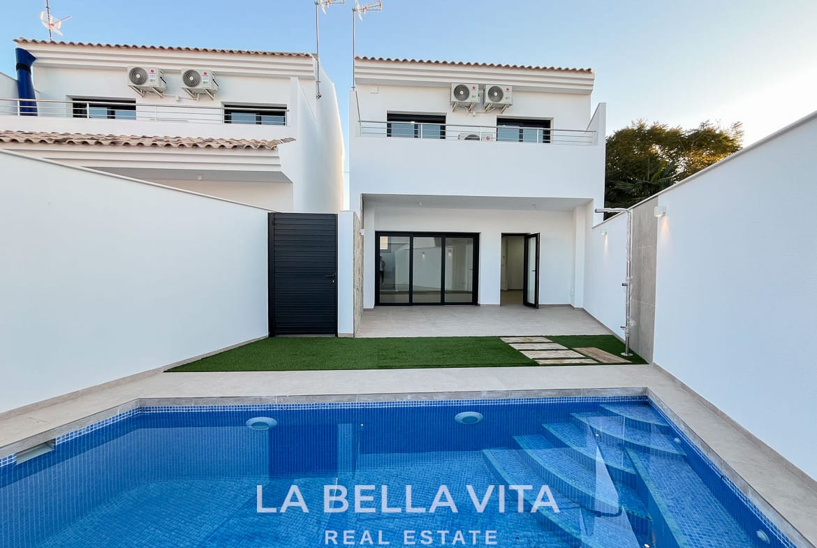 Key Ready New Build Villa with Private Pool for sale by the Beach in San Pedro del Pinatar