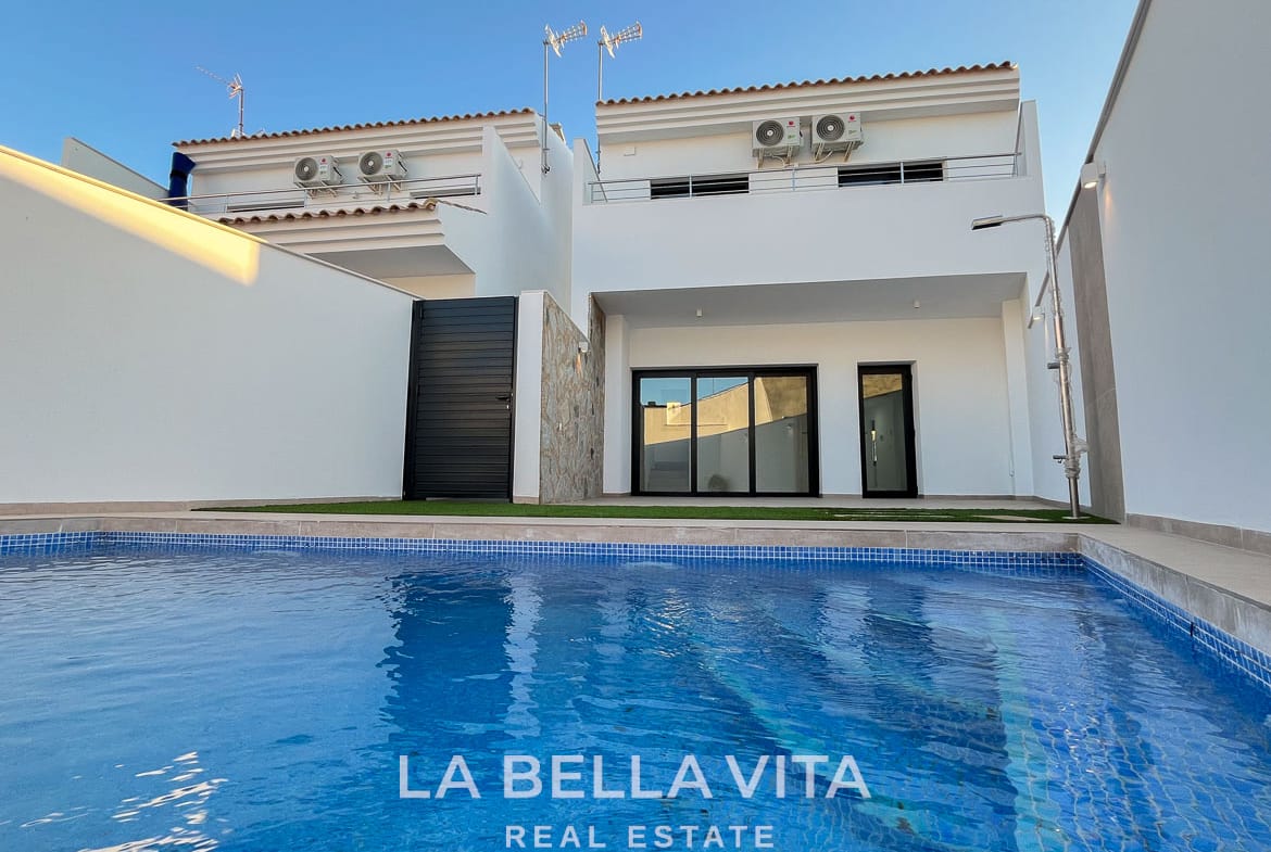 Key Ready New Build Villa with Private Pool for sale by the Beach in San Pedro del Pinatar