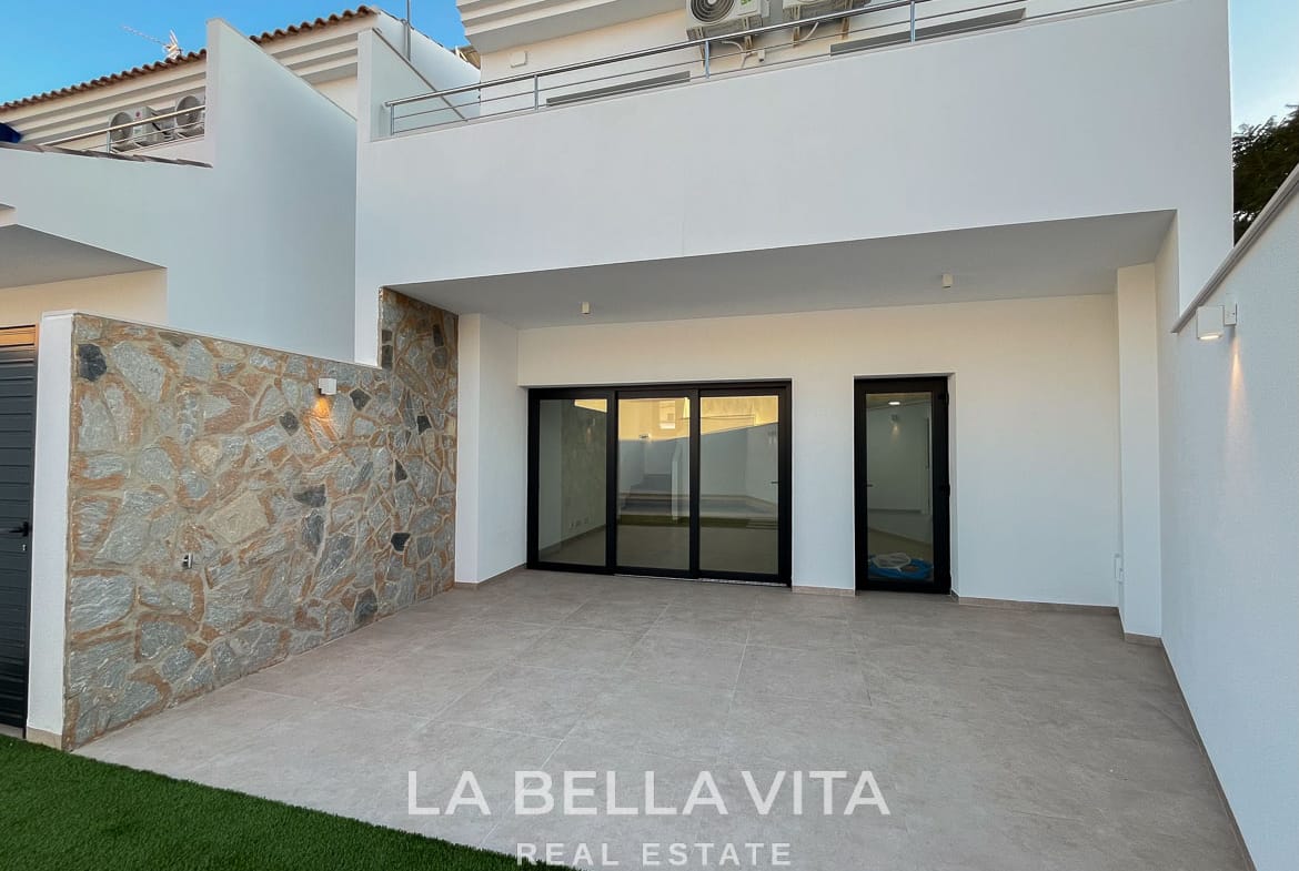 Key Ready New Build Villa with Private Pool for sale by the Beach in San Pedro del Pinatar