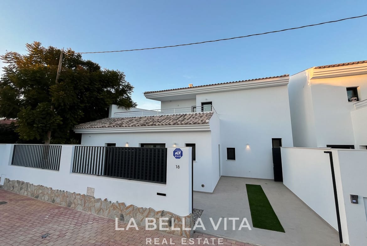 Key Ready New Build Villa with Private Pool for sale by the Beach in San Pedro del Pinatar